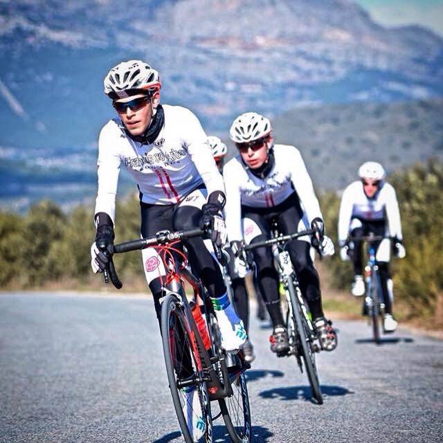 Comunidad ciclista en BKFIT: Pasión por la Ropa de Ciclismo Personalizada
